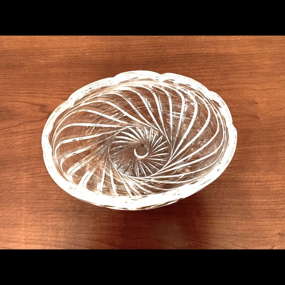 Heavy real lead crystal center piece fruit bowl candy bowl swirling pattern cut - Picture 4 of 6